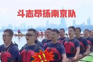 闹乌龙！主裁向场边出红牌&字幕显示是穆帅 但他一直留在场边指挥